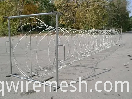 Defensive Bastion Razor Wire Galvanized PVC Coated Galvanized Stainless Steel Concertina Barbed Razor Wire Militar Prison Fence Anti-Theft Guardrail Roll Wire